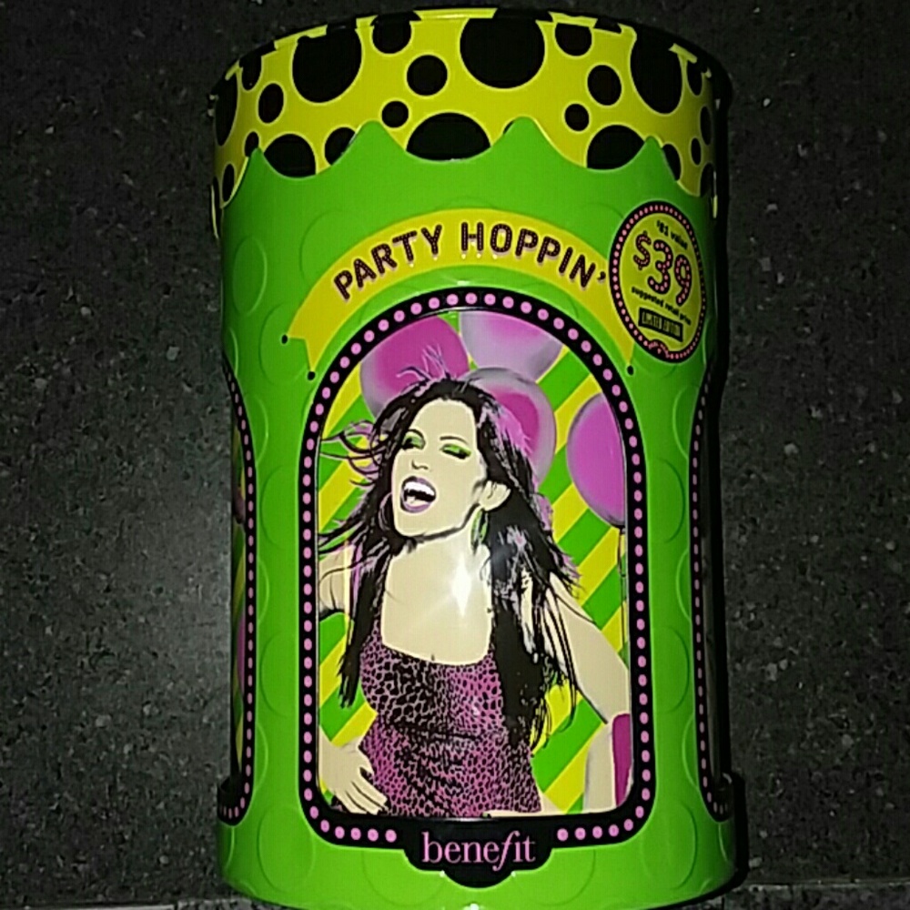 BENEFIT: LIMITED EDITION  PARTY HOPPIN'